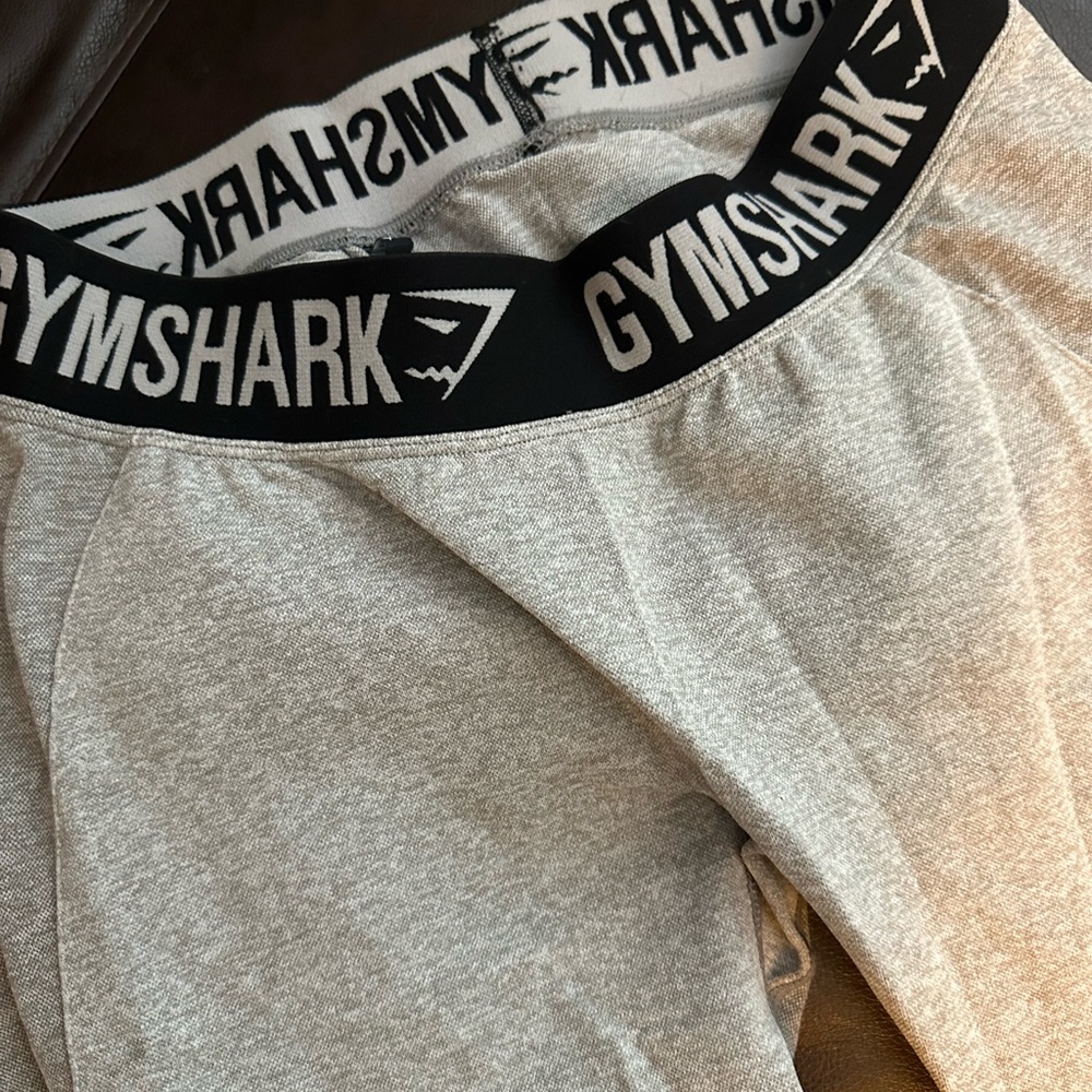 Gymshark Women’s Gray and Black Athletic Leggings - M